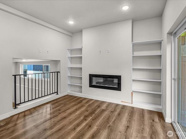 8922 NE 173rd Place A, Bothell WA 98011