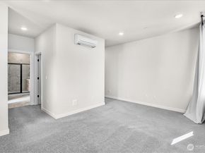 8922 NE 173rd Place A, Bothell WA 98011