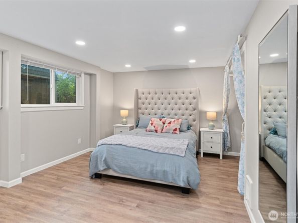 18568 Densmore Avenue N, Shoreline WA 98133