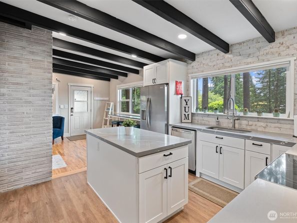 18568 Densmore Avenue N, Shoreline WA 98133
