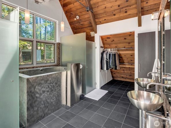 26222 SE 152nd St, Issaquah WA 98027