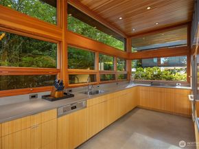 7268 Madrona Drive NE, Bainbridge Island WA 98110