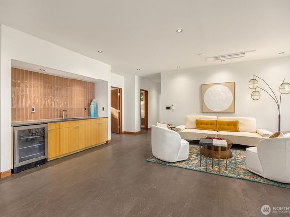 7268 Madrona Drive NE, Bainbridge Island WA 98110