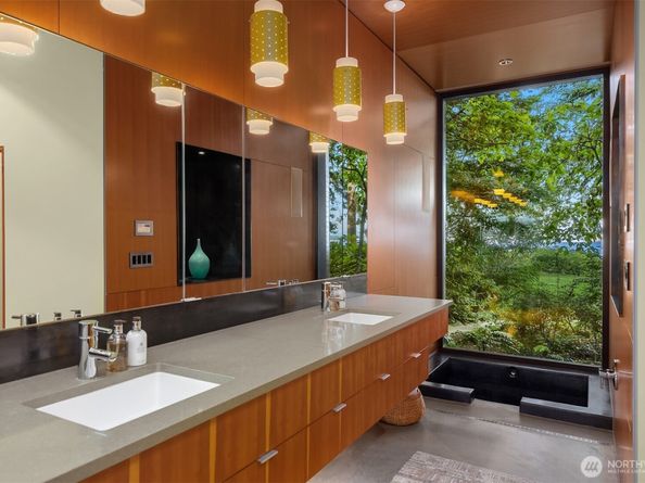 7268 Madrona Drive NE, Bainbridge Island WA 98110