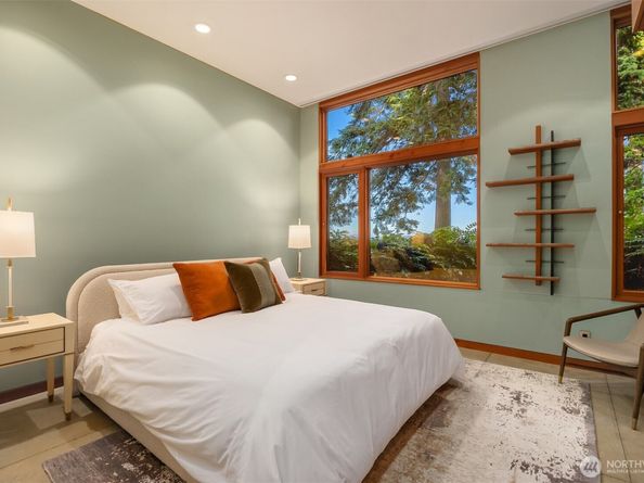 7268 Madrona Drive NE, Bainbridge Island WA 98110