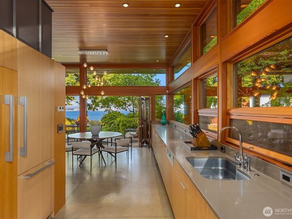7268 Madrona Drive NE, Bainbridge Island WA 98110