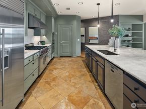 505 W Mercer Place 101, Seattle WA 98119
