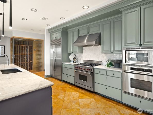 505 W Mercer Place 101, Seattle WA 98119