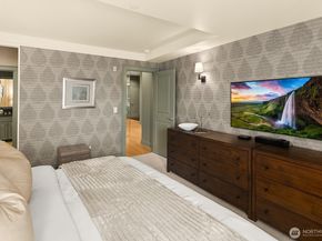 505 W Mercer Place 101, Seattle WA 98119