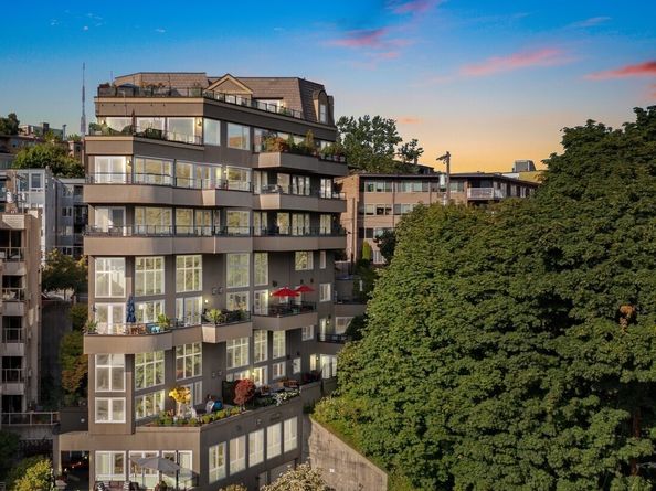 505 W Mercer Place 101, Seattle WA 98119