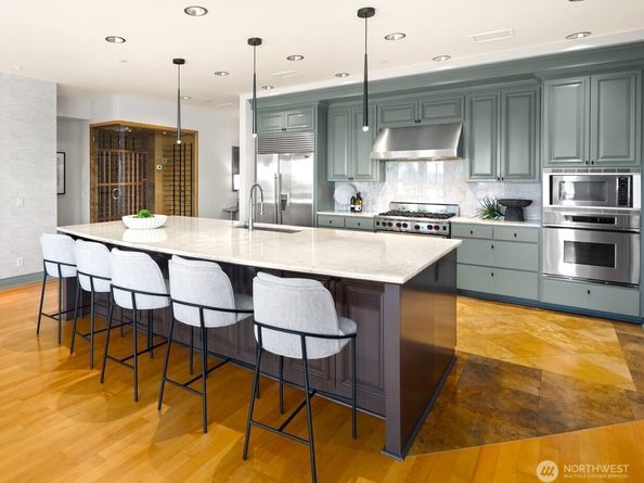 505 W Mercer Place 101, Seattle WA 98119