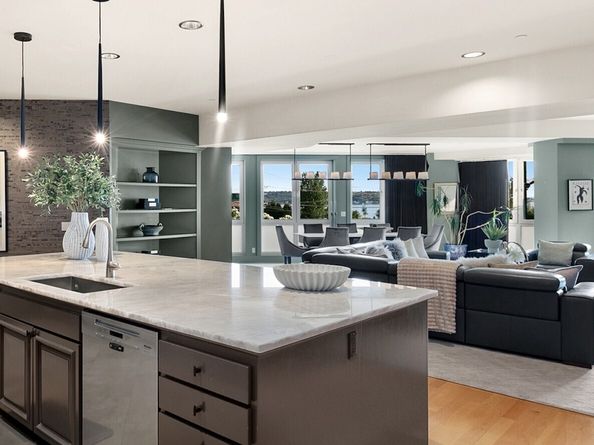 505 W Mercer Place 101, Seattle WA 98119