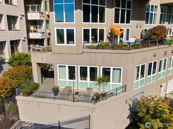 505 W Mercer Place 101, Seattle WA 98119