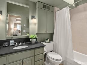 505 W Mercer Place 101, Seattle WA 98119