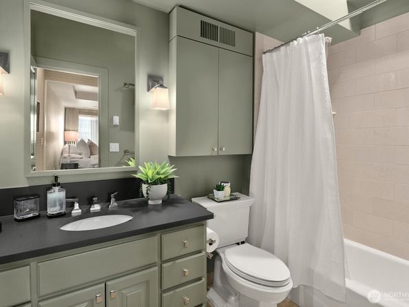 505 W Mercer Place 101, Seattle WA 98119