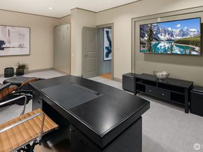 505 W Mercer Place 101, Seattle WA 98119