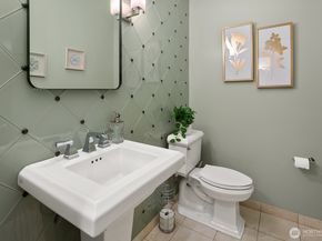505 W Mercer Place 101, Seattle WA 98119