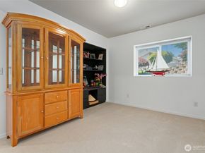 1022 S 225th Lane, Des Moines WA 98198
