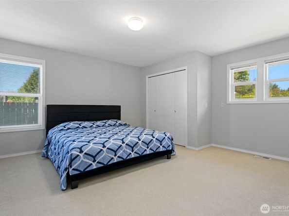 1022 S 225th Lane, Des Moines WA 98198
