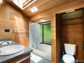 19326 5th Avenue NE, Shoreline WA 98155