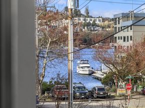 73 E Lynn St, Seattle WA 98102