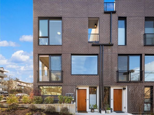 73 E Lynn St, Seattle WA 98102