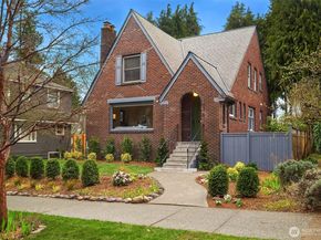 1216 NE 77th Street, Seattle WA 98115