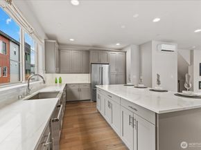 11522 117th Lane NE 4, Kirkland WA 98034