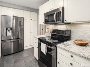 654 W Olympic Place 203, Seattle WA 98119