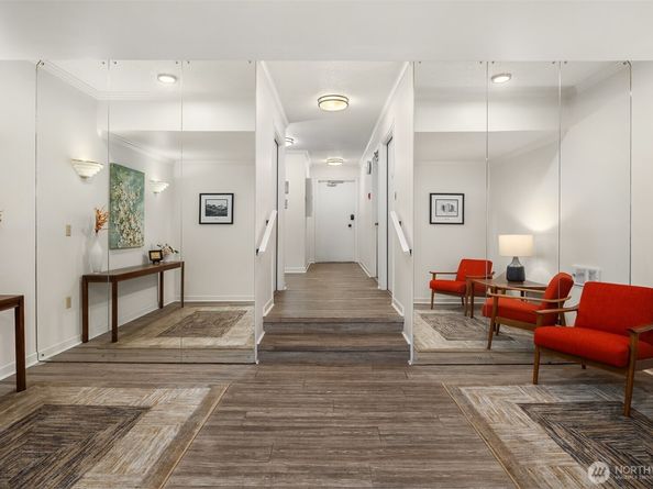 654 W Olympic Place 203, Seattle WA 98119