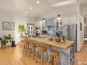 10555 NE Morning Lane, Bainbridge Island WA 98110