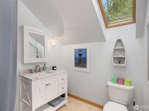10555 NE Morning Lane, Bainbridge Island WA 98110