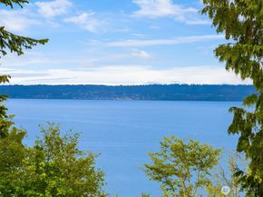 10555 NE Morning Lane, Bainbridge Island WA 98110