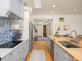 10555 NE Morning Lane, Bainbridge Island WA 98110