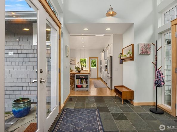10555 NE Morning Lane, Bainbridge Island WA 98110