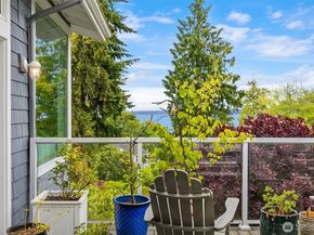 10555 NE Morning Lane, Bainbridge Island WA 98110