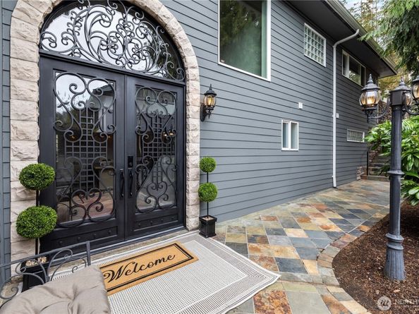 17714 SE 40th Place, Bellevue WA 98008