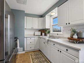 2012 Nipsic Avenue, Bremerton WA 98310