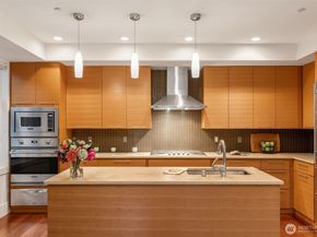 1 Ward Street C, Seattle WA 98109