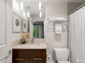 1 Ward Street C, Seattle WA 98109