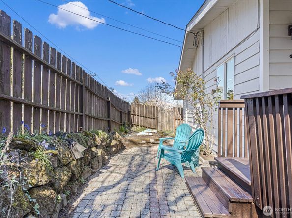 302 S Barton Street, Seattle WA 98108