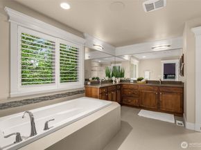 25812 SE 28th Place, Sammamish WA 98075