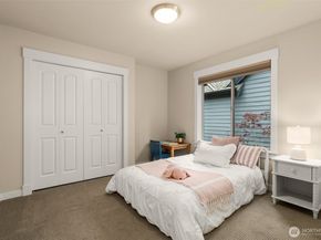 25812 SE 28th Place, Sammamish WA 98075