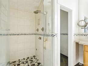 8449 W Mercer Way, Mercer Island WA 98040