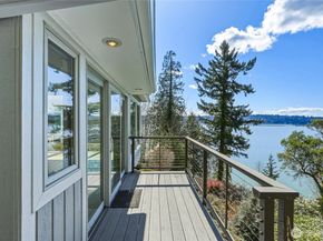 8449 W Mercer Way, Mercer Island WA 98040