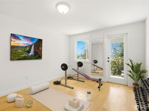 8449 W Mercer Way, Mercer Island WA 98040