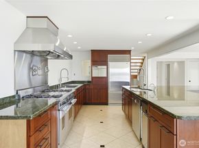 8449 W Mercer Way, Mercer Island WA 98040