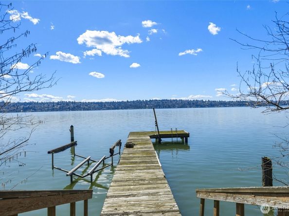 8449 W Mercer Way, Mercer Island WA 98040