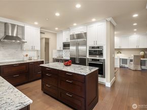 735 1st Street S 103, Kirkland WA 98033
