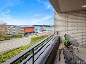 735 1st Street S 103, Kirkland WA 98033